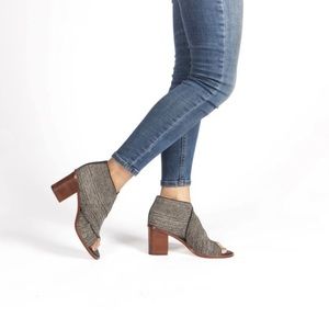 Matt Bernson Jette Black/White Open toe High
Heel Booties Womens Sz 9